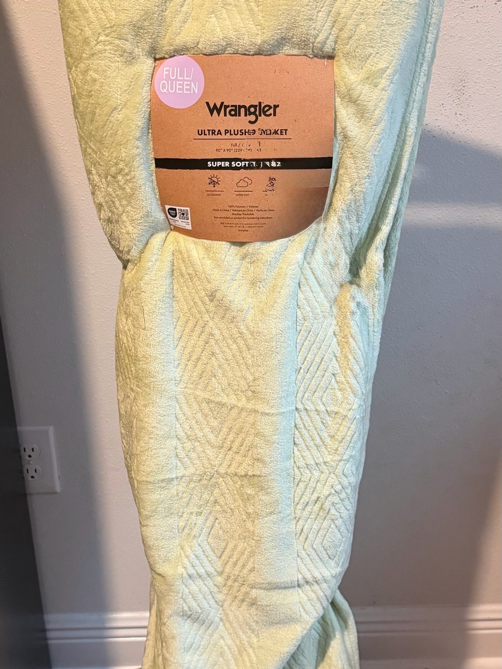 Wrangler Plush Chevron Full/Queen Throw Blanket in Pale Green